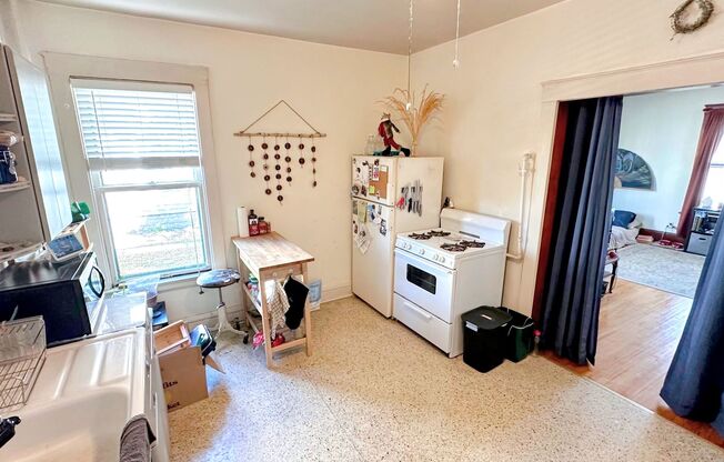 Studio, 1 bath, $975, Unit 2A