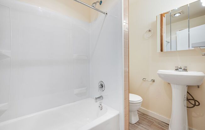 Studio, 1 bath, 400 sqft, $1,150, Unit A09