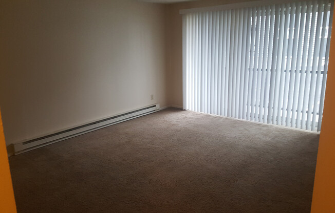2 beds, 1 bath, 825 sqft, $1,150, Unit 14