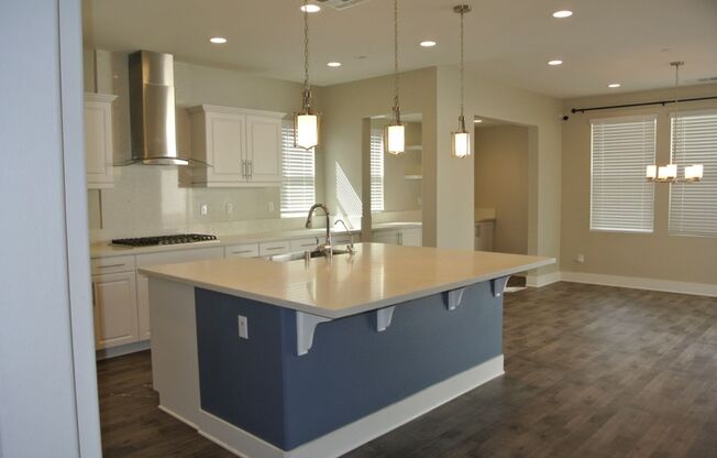 Spacious 4Bed/3.5Bath w/ Loft in  Horse Creek Ridge Community~ Galician