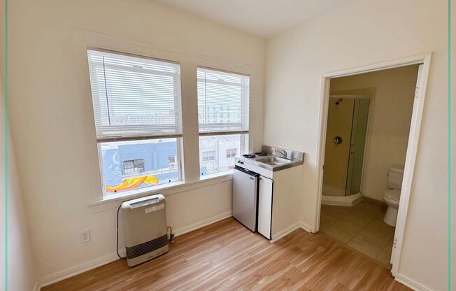 Studio, 1 bath, 350 sqft, $989, Unit 429