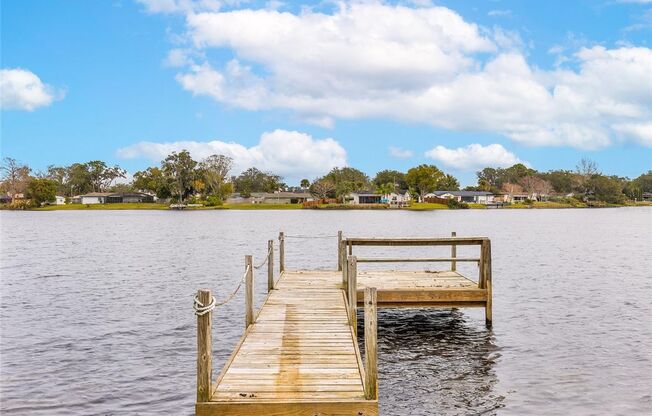 Lakefront Living in Longwood – Winsor Manor
