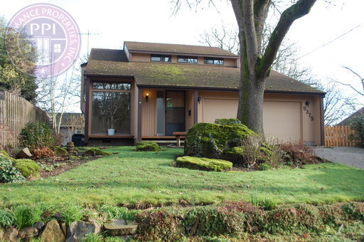 Prime West Linn Location - Walkable to High School, Market of Choice & Shopping