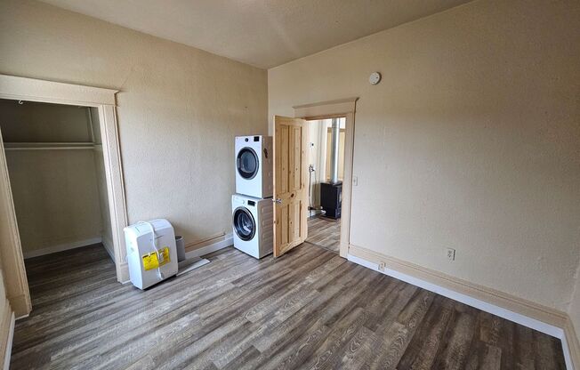 2 beds, 1 bath, $1,595