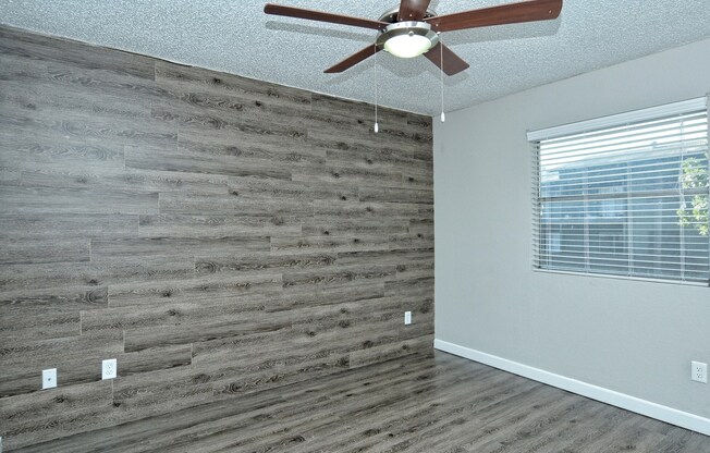 1 bed, 1 bath, 637 sqft, $975, Unit 215