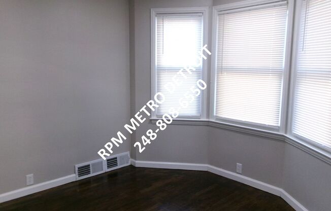 3 beds, 1 bath, $1,300, Unit (NO)