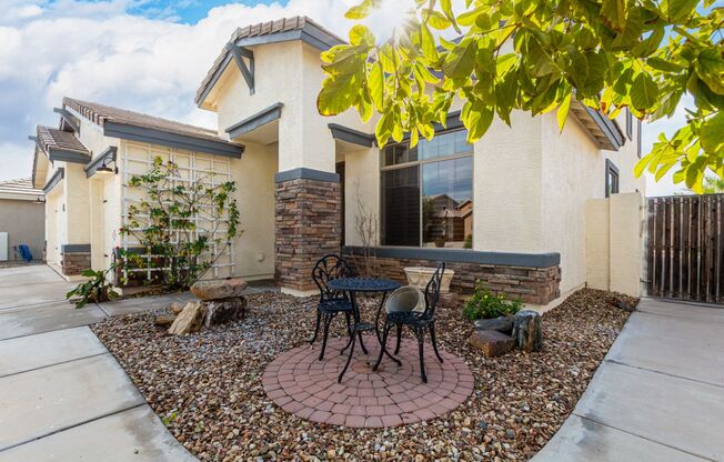 Private pool in highly sought after Goodyear neighborhood!
