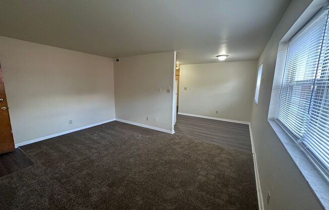 2 beds, 1 bath, 926 sqft, $935, Unit B15