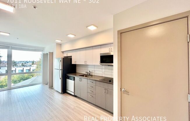 7011 Roosevelt Way NE