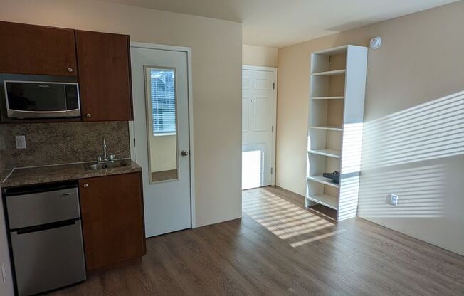 Studio, 1 bath, 160 sqft, $1,245, Unit 362