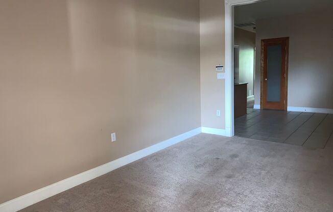 3 beds, 2 baths, $1,800, Unit #202