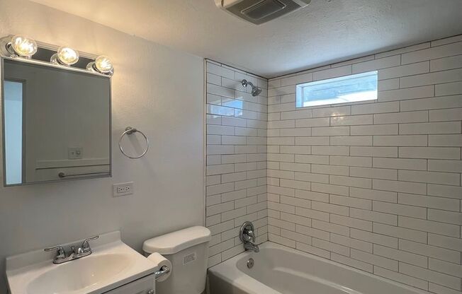 1 bed, 1 bath, $1,250, Unit Unit 3