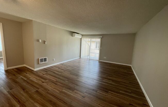 2 beds, 1 bath, 907 sqft, $1,300, Unit 1893D