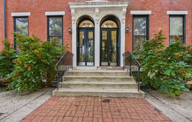 Bright One Bedroom Apartment in Spring Garden + Parking!