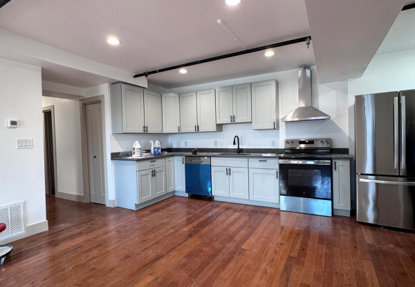 2 CHARLES ST