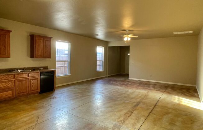 Spacious 2 bed 2 bath in the Plaza District!! Fridge Included!