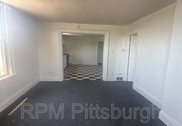 2 beds, 1 bath, $1,300