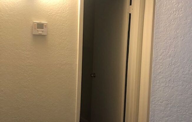 2 beds, 1 bath, 825 sqft, $1,300, Unit 124