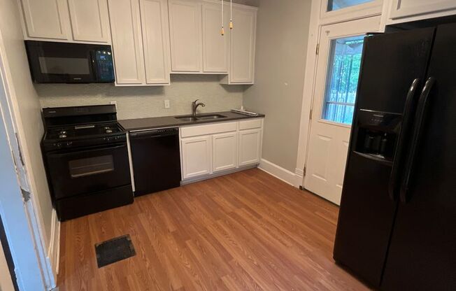 3 beds, 1 bath, 1,100 sqft, $1,500, Unit 337