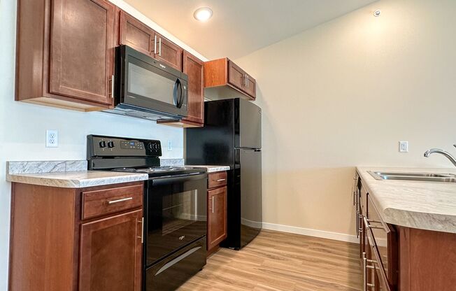 3 beds, 2 baths, 1,186 sqft, $1,595, Unit AT 715-50