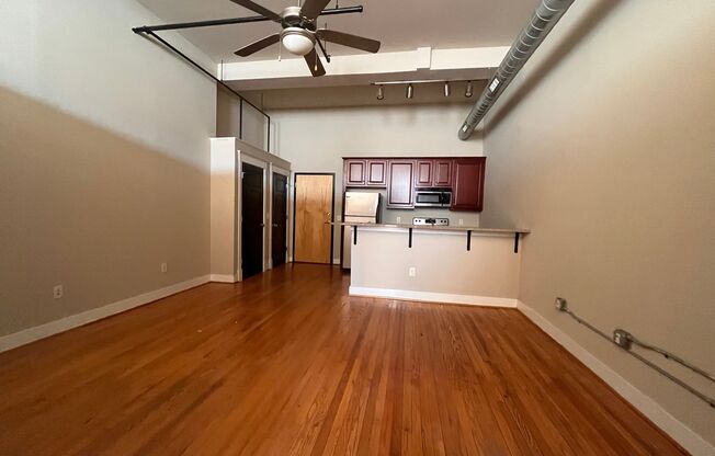 1 bed, 1 bath, 637 sqft, $1,075, Unit 301