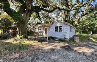 2 Bedroom/1 Bathroom Home in Mobile!