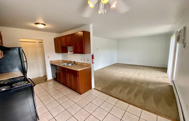 2 beds, 1 bath, 900 sqft, $1,345, Unit 2
