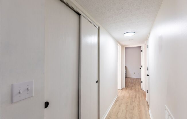 2 beds, 1 bath, 940 sqft, $1,375, Unit 05/01/8565