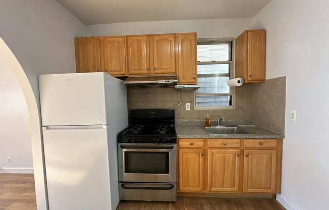 2 beds, 1 bath, $3,000, Unit 1