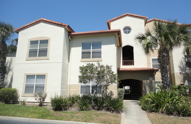Upgraded 3BR/2BA Altamonte Springs Condo with Wood Flooring and Den!