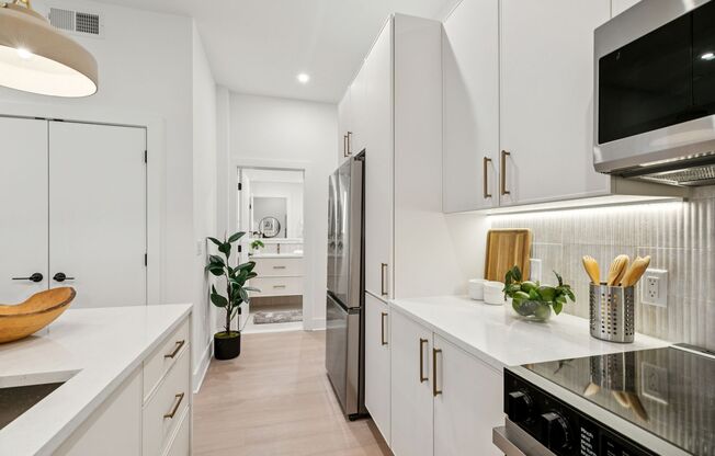 2 beds, 1 bath, 800 sqft, $1,872, Unit 315