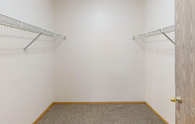 2 beds, 1 bath, 1,067 sqft, $1,195, Unit 3101-221