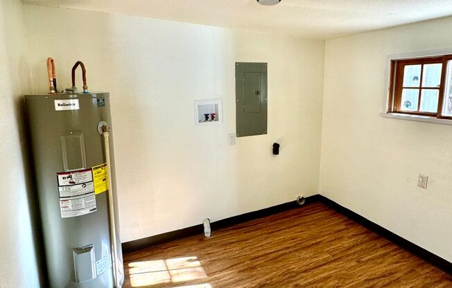 2 beds, 1 bath, $1,200, Unit 1