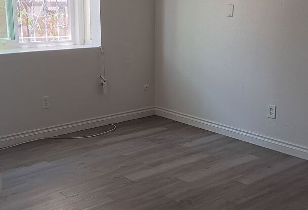 Park Place Apartments (4033 33rd)