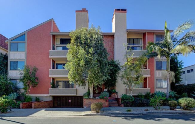 ***Amazing 2 Bed 2.5 Bath Westwood Condo Unit Available Now!!***