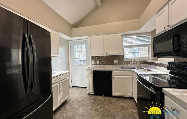 Gorgeous 3 Bedroom Home in Fort Walton Beach!