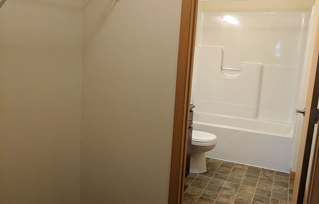 2 beds, 2 baths, 894 sqft, $1,195, Unit 615-305