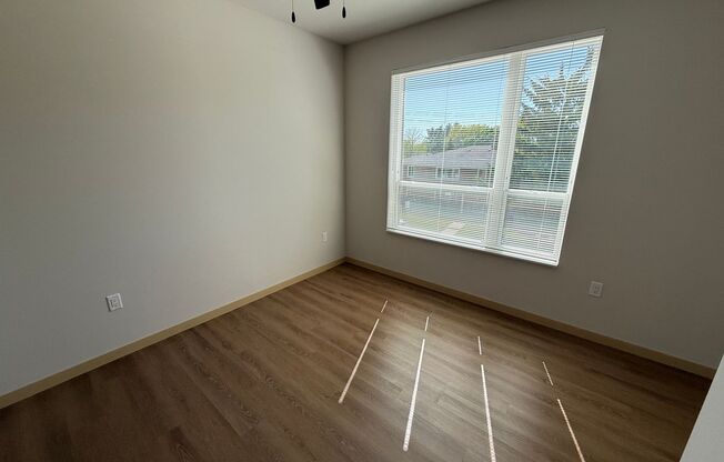 2 beds, 1 bath, 929 sqft, $1,975, Unit #214