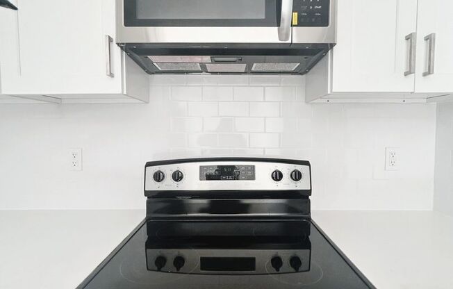 Eldora, 10313-10321 1/2