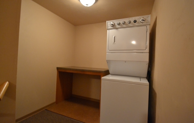 2 beds, 2.5 baths, 1,285 sqft, $1,600, Unit 02