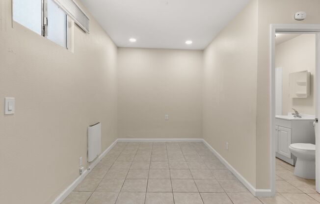 Studio, 1 bath, 450 sqft, $1,600