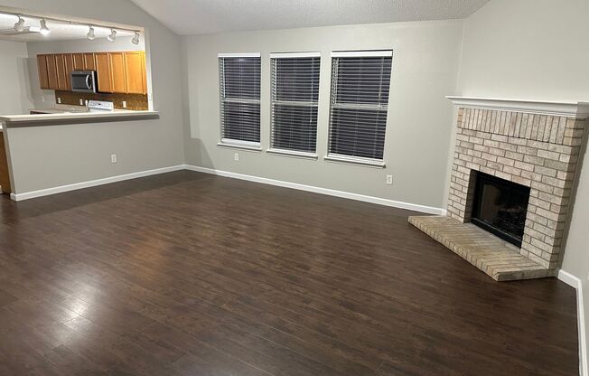 Super home in Heritage Glen!