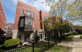 814 W UNIVERSITY LN