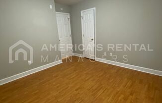 2 beds, 1 bath, 864 sqft, $1,095, Unit 1305 Avenue Court SE