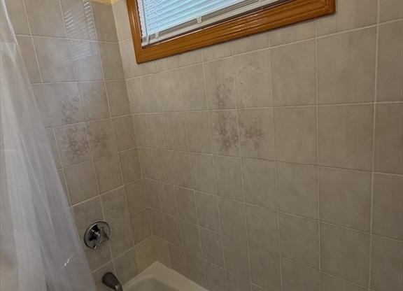 4 beds, 1 bath, 1,500 sqft, $2,800, Unit 2