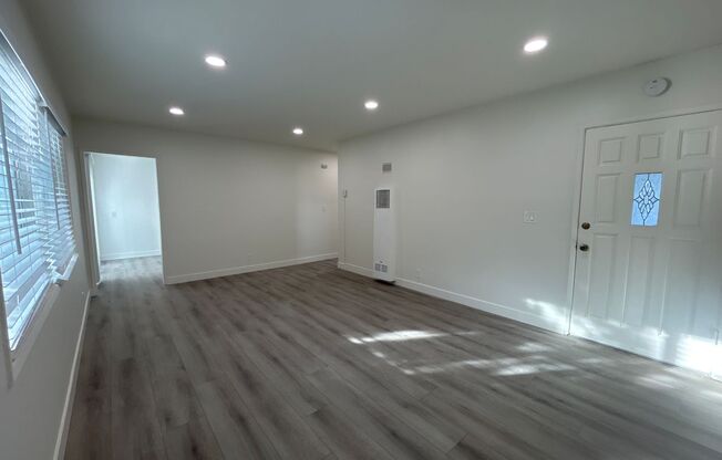 2 beds, 1 bath, 950 sqft, $3,850, Unit Unit E