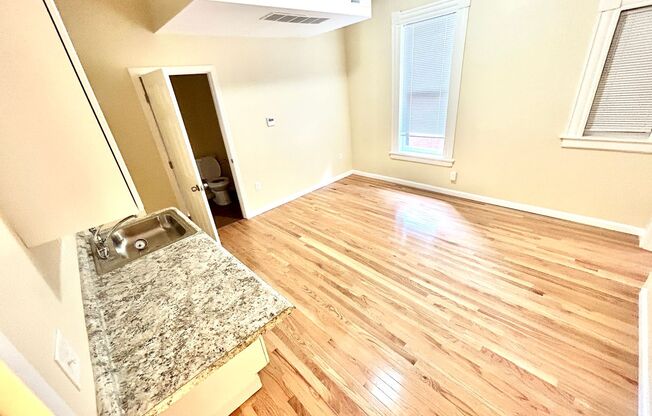 1 bed, 1 bath, 396 sqft, $1,075, Unit 3C