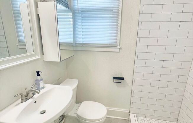 1 bed, 1 bath, 569 sqft, $1,350, Unit #2 (STR)