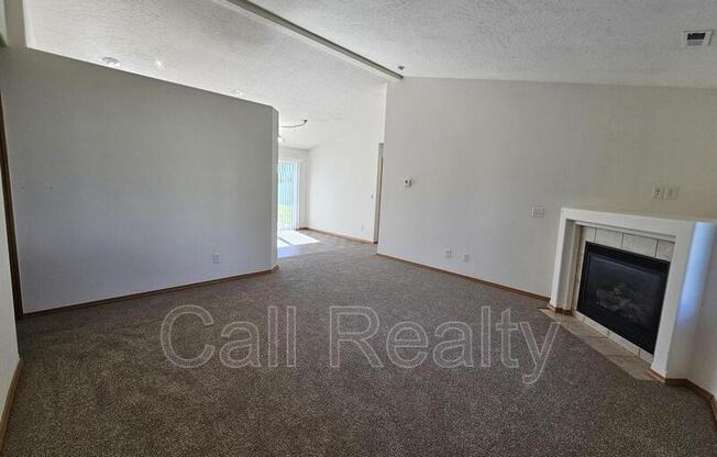 826 N FOX RDG RD