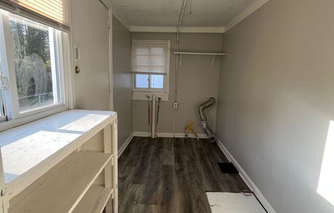 2 beds, 1 bath, $900